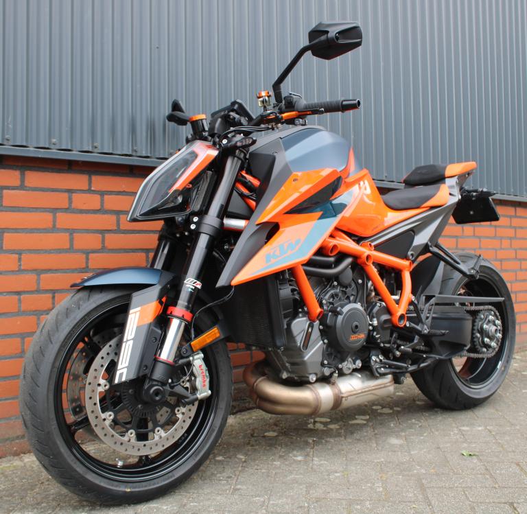 KTM 1290 Superduke R - 2020 (2)