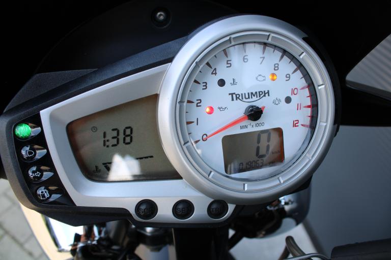 Triumph Speed triple 1050 - 2009 (16)