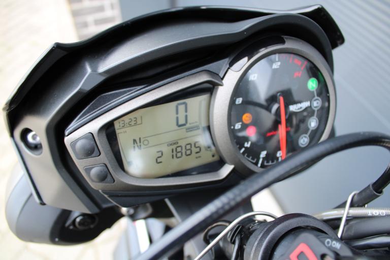 Triumph Street triple R - 2021 (16)