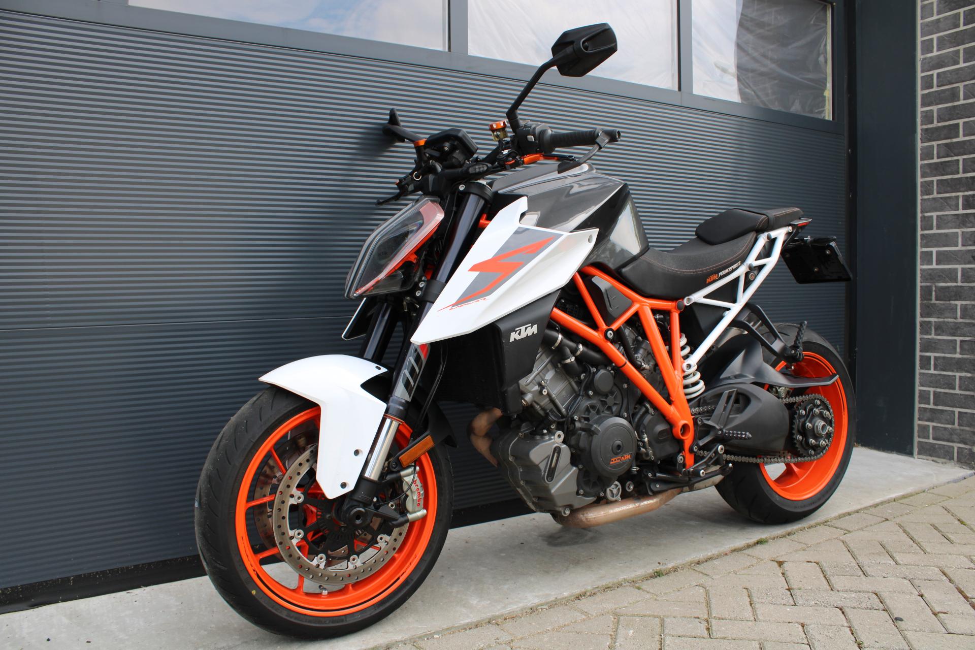 KTM 1290 Super duke R - 2017 (1)