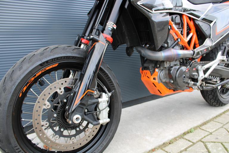 KTM 690 SMC R - 2019 (2)