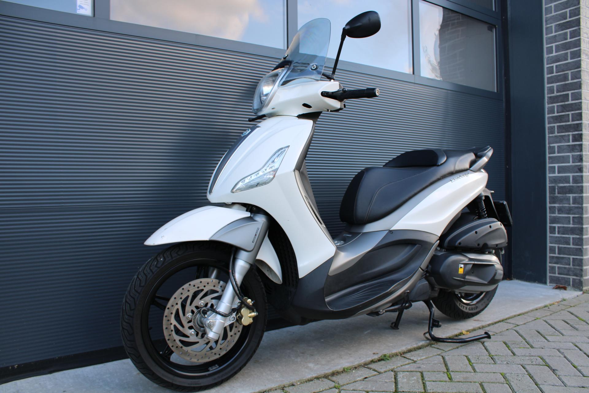 Piaggio Beverly 350 sport - 2012 (1)