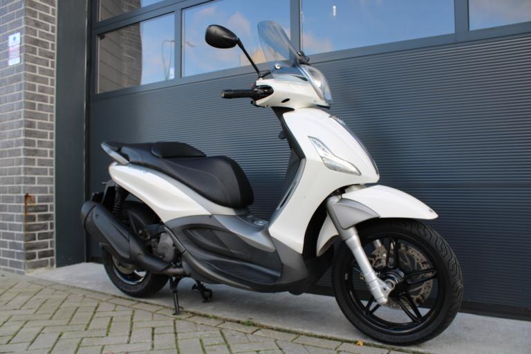 Piaggio Beverly 350 sport - 2012 (10)