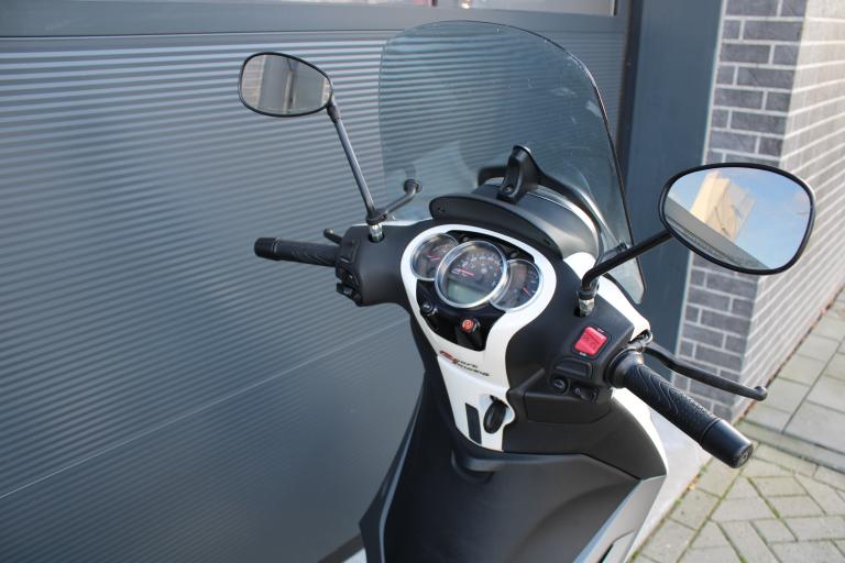 Piaggio Beverly 350 sport - 2012 (11)