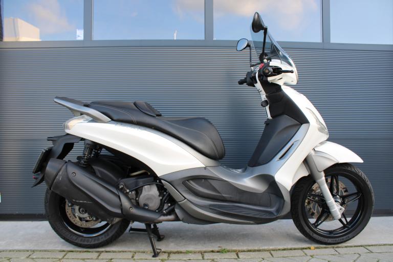 Piaggio Beverly 350 sport - 2012 (8)