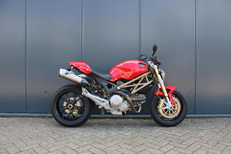 Ducati Monster 796  (03.JPG)